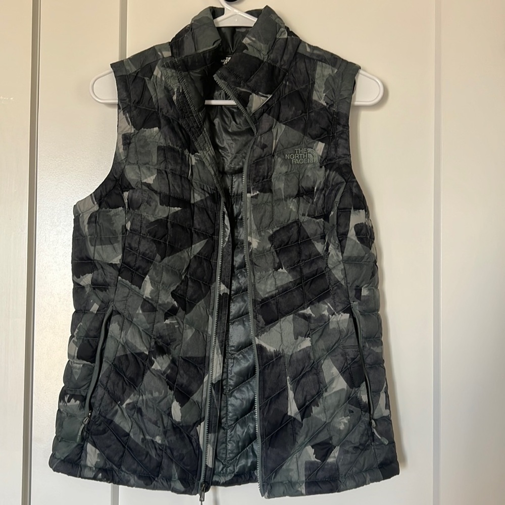 EUC North Face Women's Thermoball Full Zip Vest (S)